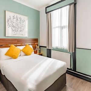 Kamer met een Queen Size Bed